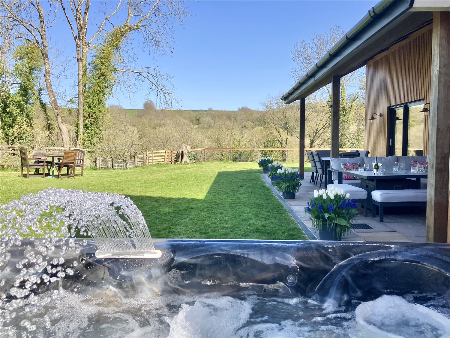 The Old Dairy, Cotleigh Holiday Cottage With Hot Tub